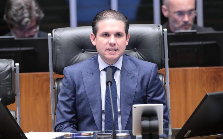 Câmara aprova regime de urgência para dez projetos de lei