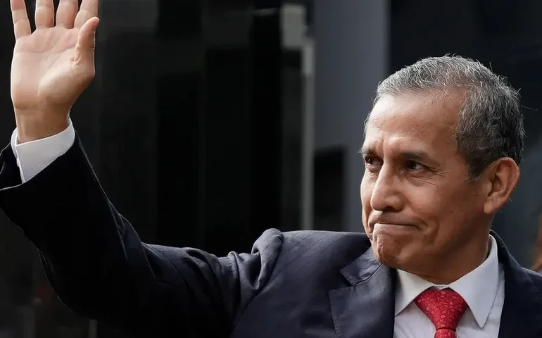 Ex-presidente do Peru pega 15 anos de prisão e esposa pede asilo ao Brasil