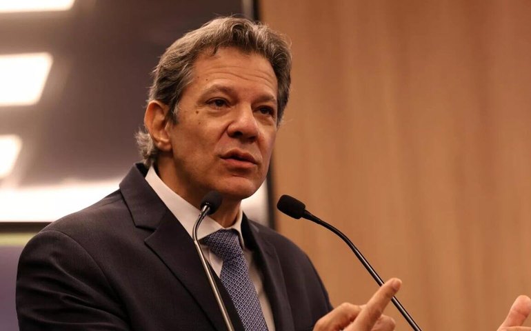 Em evento, Haddad ironiza proposta de congelar salário mínimo
