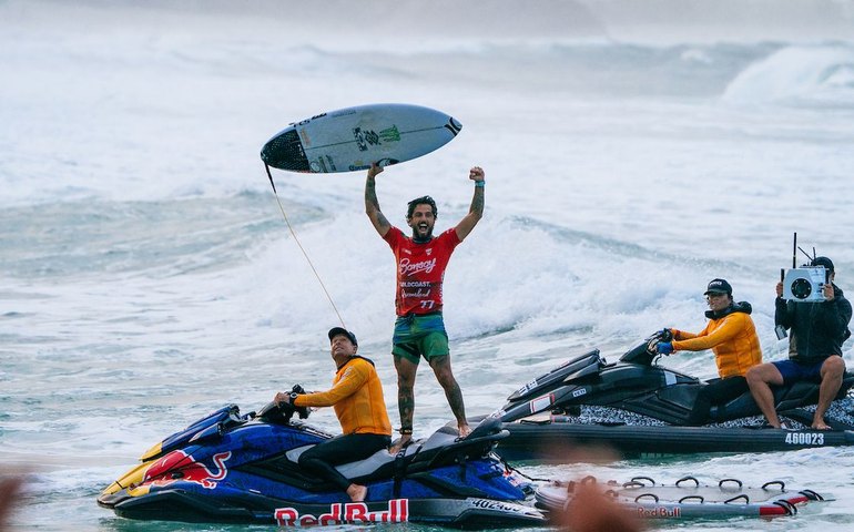 Filipe Toleto conquista título da etapa de Gold Coast