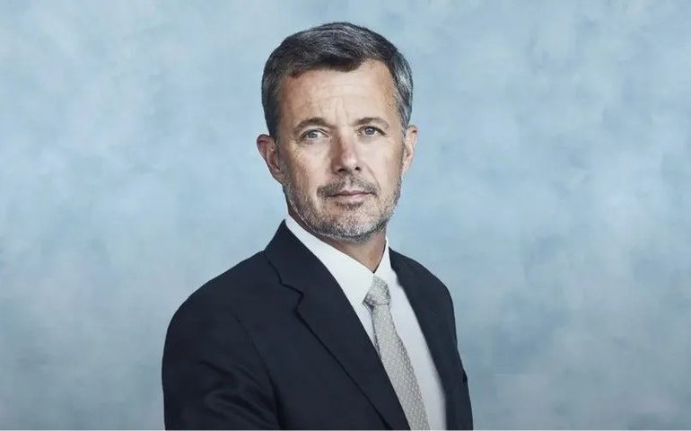 Rei da Dinamarca muda brasão e dá espaço para territórios autônomos