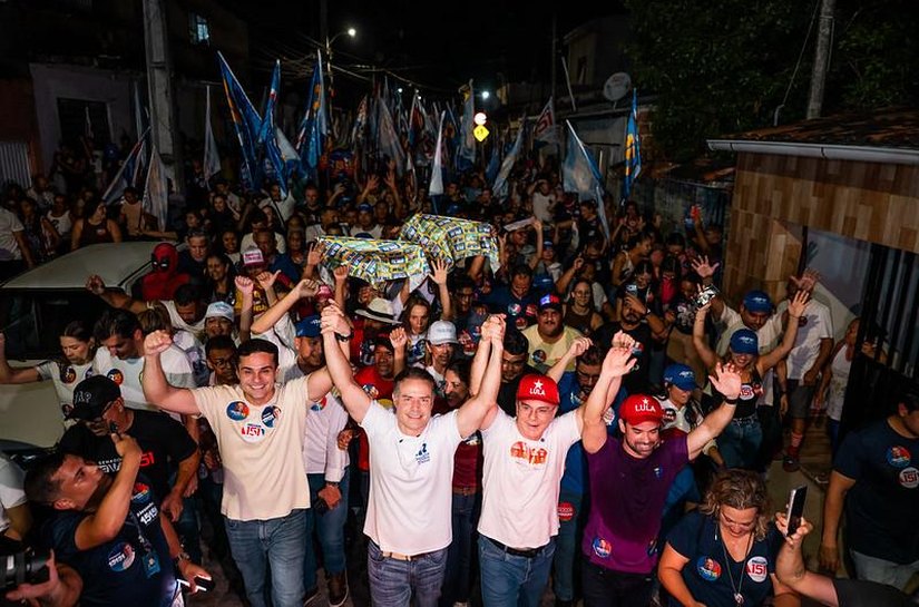Renan Filho reúne mais de 5 mil pessoas em caminhada na Grota do Cigano, no Jacintinho