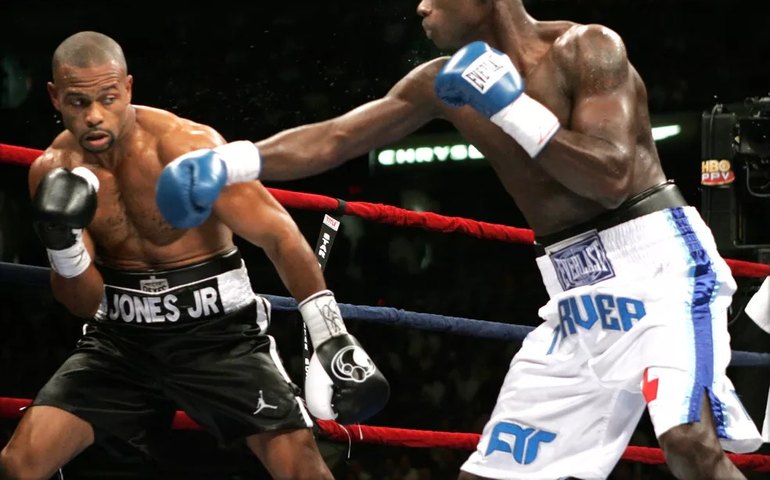 Ex-campeão Roy Jones lidera grupo até o COI e exige permanência do boxe olímpico