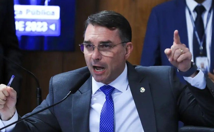 Flávio Bolsonaro reage às decisões do STF: 'Vamos vencer todas essas covardias'