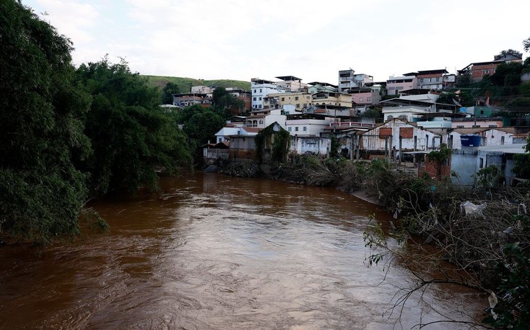 Mais de 1.200 cidades entram em alerta máximo por causa das chuvas