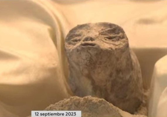 Supostos cadáveres de 'alienígenas' são mostrados em audiência no México