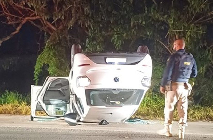 Suspeito de cometer assaltos com carro roubado é preso após troca de tiros com a polícia, em Pilar