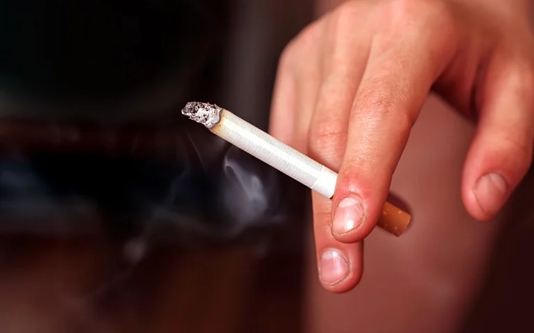 Governo aumenta IPI do cigarro para compensar corte de imposto no querosene de aviação