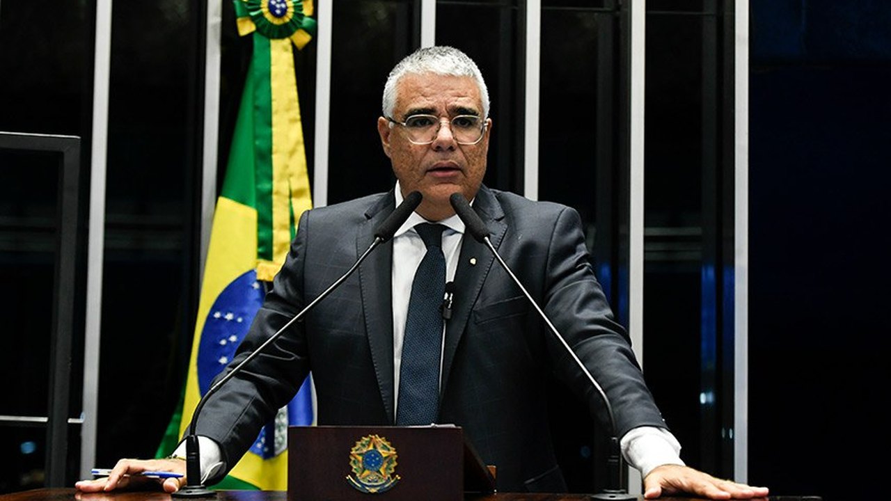 Girão critica pressa na discussão de PL das fake news e aponta risco de censura