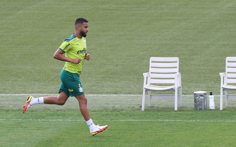 Jorge volta a treinar e deve reforçar Palmeiras contra o Internacional