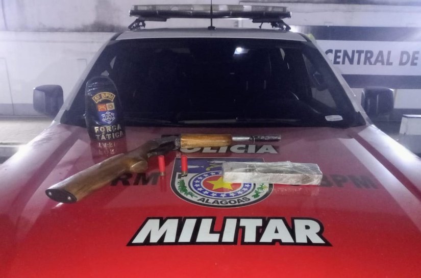 PM combate o tráfico e apreende arma e drogas no Benedito Bentes