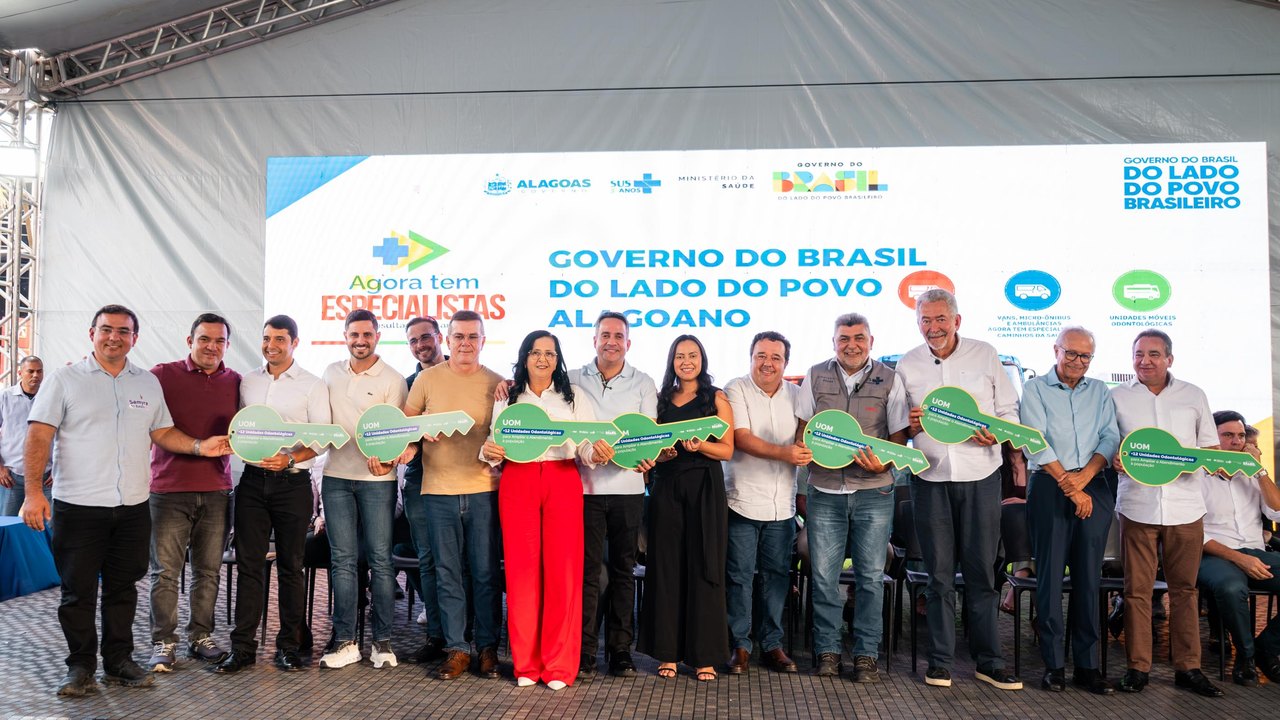 Ministério da Saúde entrega 12 unidades odontológicas móveis e anuncia investimentos em dois municípios alagoanos