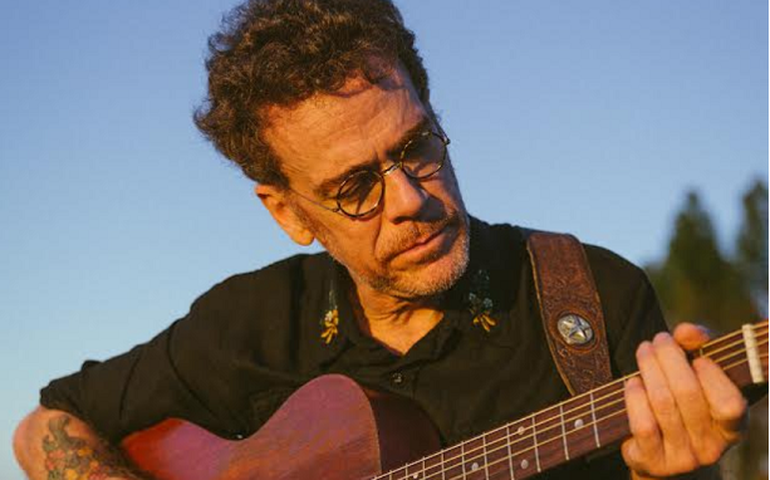 Nando Reis leva seus hits ao Rio nesta sexta