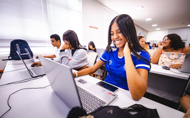 Dia Internacional da Juventude: jovens têm acesso a cursos profissionantes gratuitos em Maceió