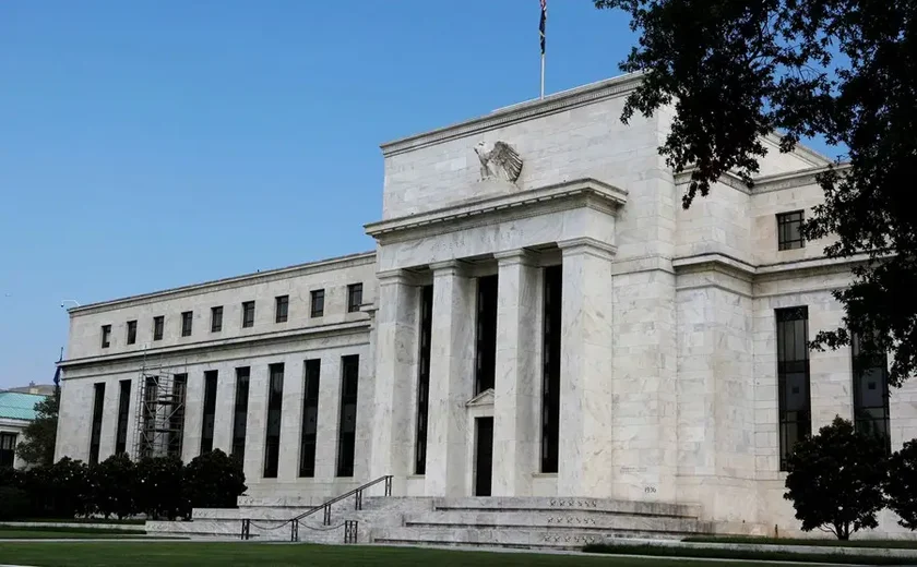 Chance de Fed cortar juro já em junho se aproxima de 15% em meio à reprecificação da curva