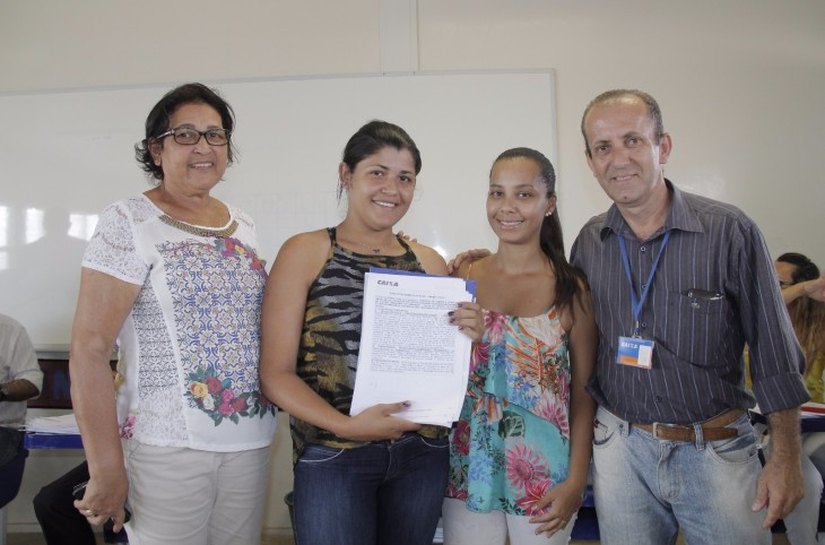 Beneficiários do conjunto do Barnabé Oiticica assinam contrato dos imóveis em Rio Largo