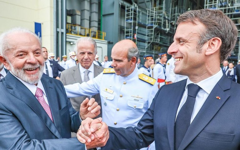 Lula e Macron se comprometem a mais diálogo para acordo Mercosul-UE