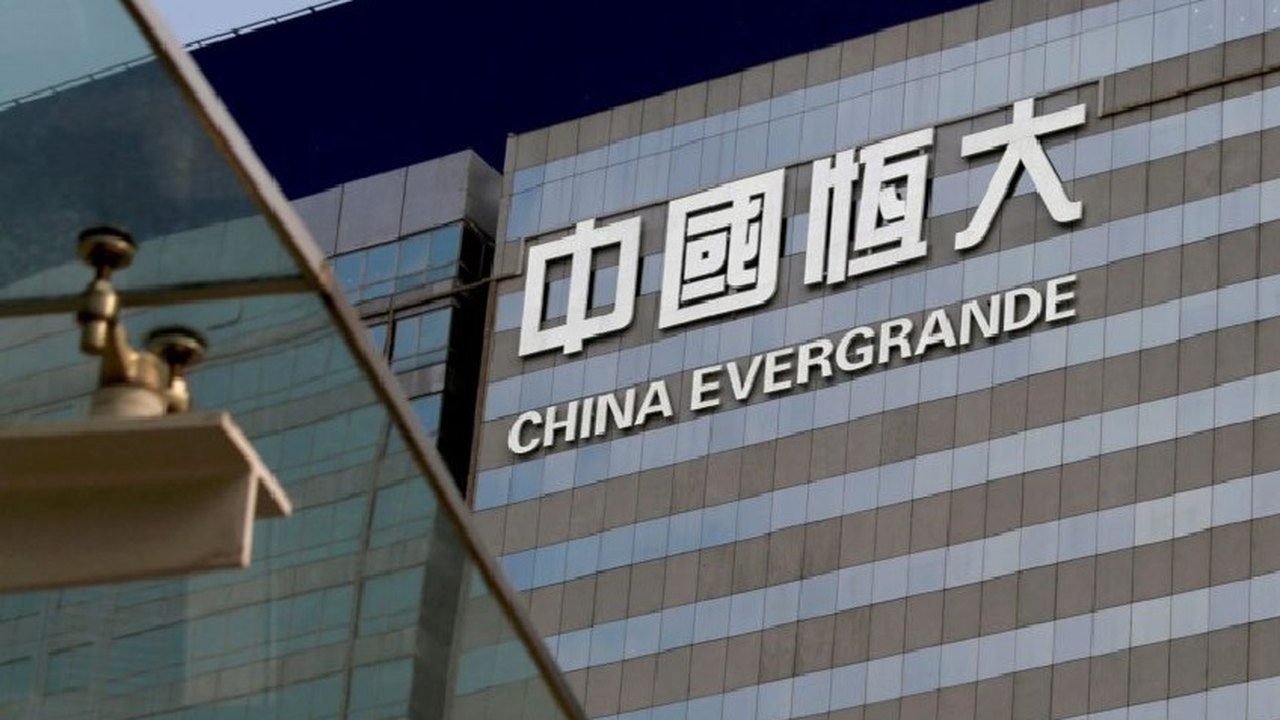 Evergrande confirma que presidente está sob vigilância por crimes ilícitos