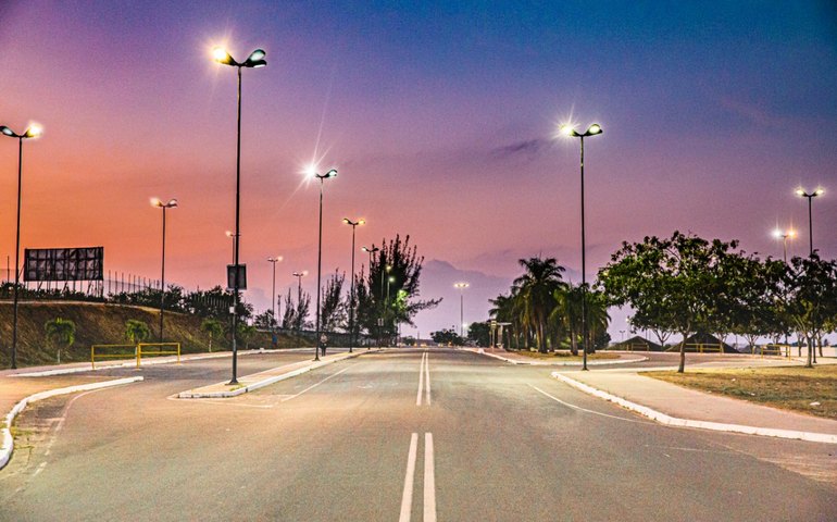 Prefeitura recupera iluminação do Lago da Perucaba