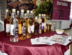 A programação encerrou com uma confraternização entre os participantes, acompanhada de degustação e comercialização de produtos regionais. (Foto: Divulgação Prefeitura de Xanxerê). 