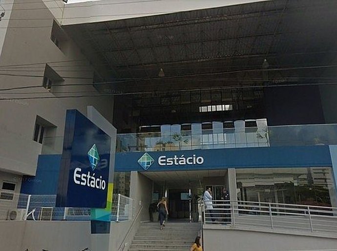 Estácio Maceió promove ponto gratuito de troca de figurinhas da Copa aberto ao público