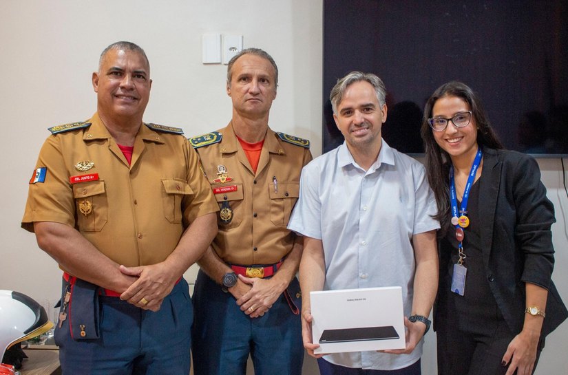 Junta Comercial entrega tablets para aprimorar vistorias do Corpo de Bombeiros