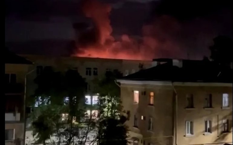 Aeroporto no noroeste da Rússia é atacado por drones; vídeo