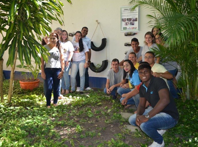 Programa de sustentabilidade ECOS cria horta suspensa no Senac Poço