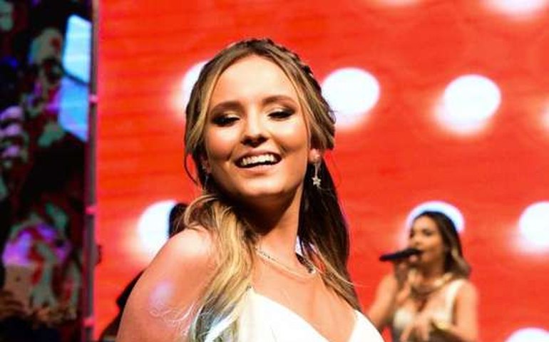 Larissa Manoela nega silicone nos seios: &#8216;O povo não entende a evolução&#8217;