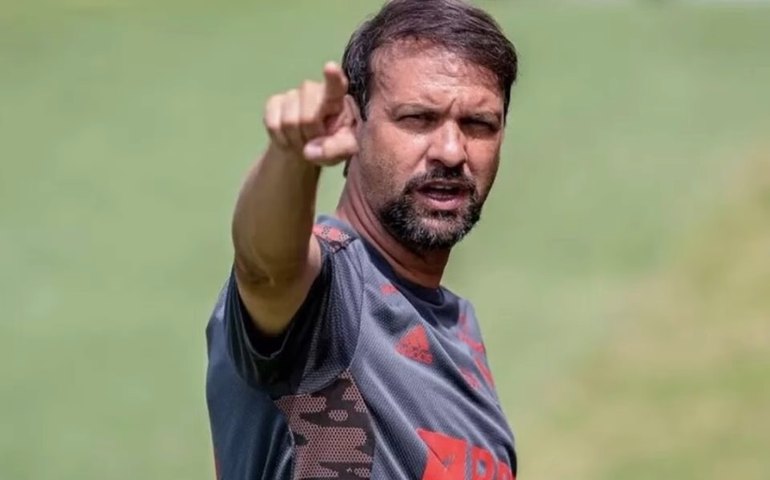 Vasco contrata Maurício Souza, ex-auxiliar do Flamengo, para suceder Zé Ricardo