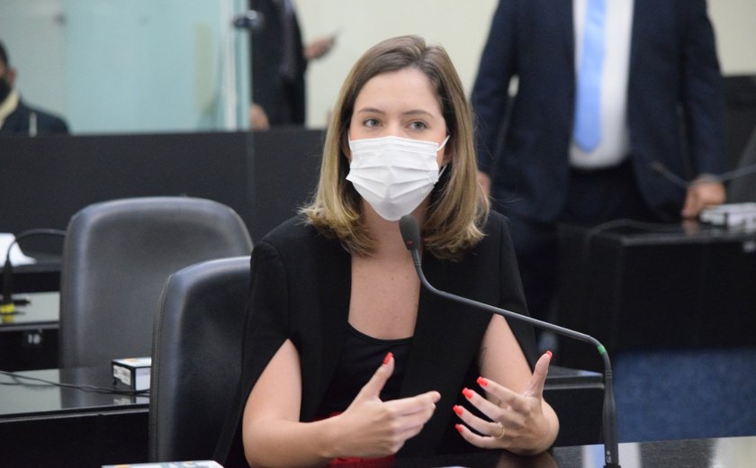 Deputada Cibele Moura chama de “farra das carteirinhas” uso político por instituições que emitem documento 