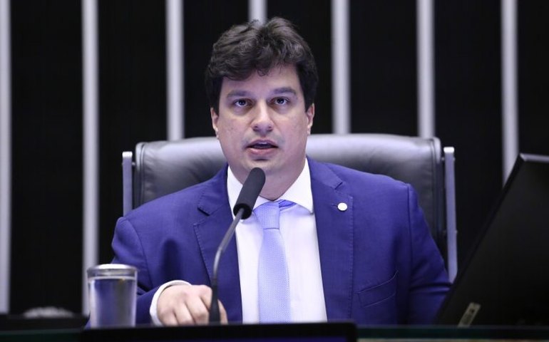 Comissão aprova programa de formação para jovens aprendizes na administração federal