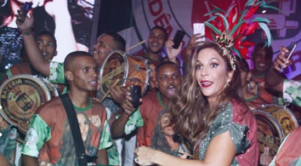 iVETE SANGALO ESCOLA DE SAMBA 