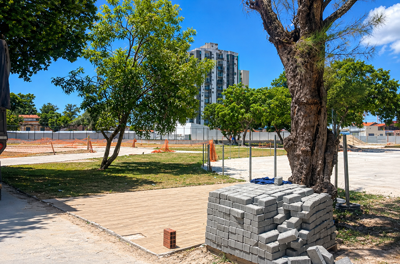 Obras de requalificação da Praça da Faculdade avançam para reta final