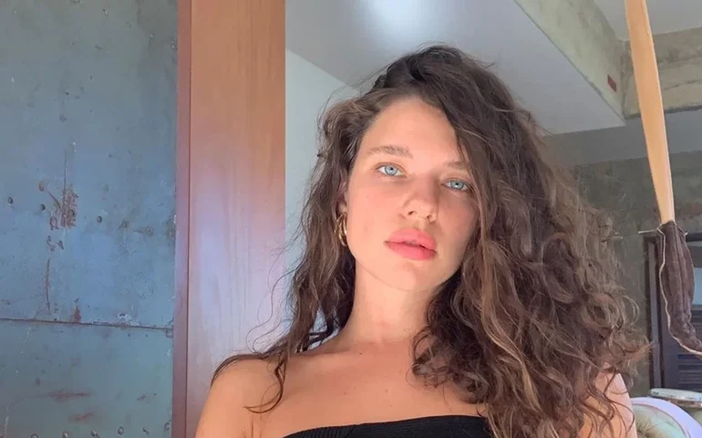 Às vésperas do Dia do Orgulho LGBTQIAPN+, confira dez famosos da comunidade: cada um é uma letra da sigla