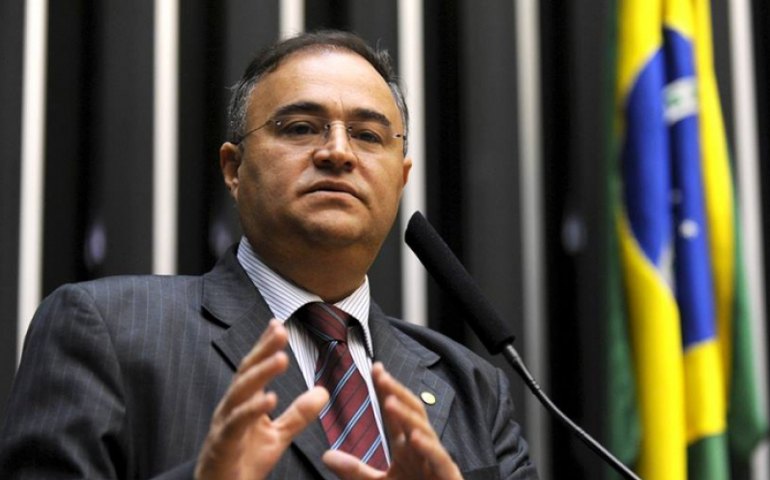 João Caldas lamenta falecimento de Carlos Gilberto Farias em discurso na Câmara dos Deputados