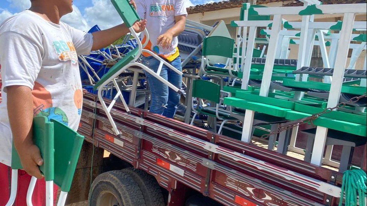 Prefeitura de Branquinha adquire nova remessa de conjuntos escolares