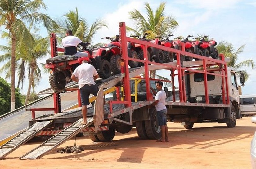 Carros flagrados na faixa de areia do Gunga continuam apreendidos
