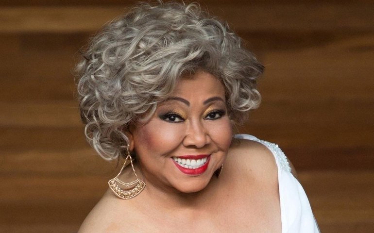 Alcione esclarece confusão com Belo durante execução do Hino Nacional no Maracanã