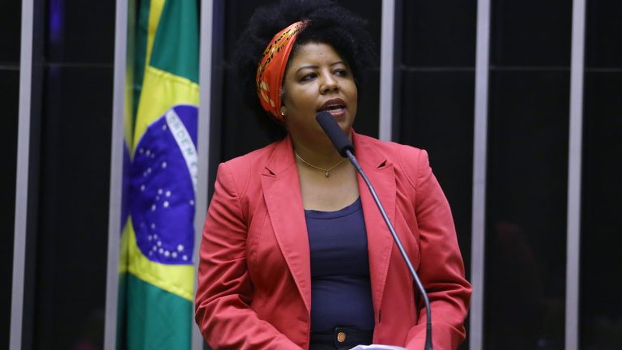 Câmara aprova projeto que prevê salários iguais para homens e mulheres