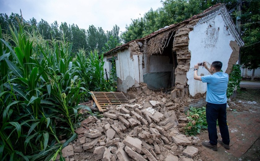 Terremoto de magnitude 5,4 derruba prédios e deixa dezenas de feridos