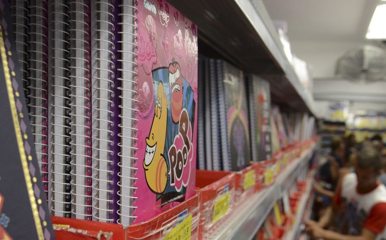 Gastos com material escolar impactam orçamento de 85% das famílias