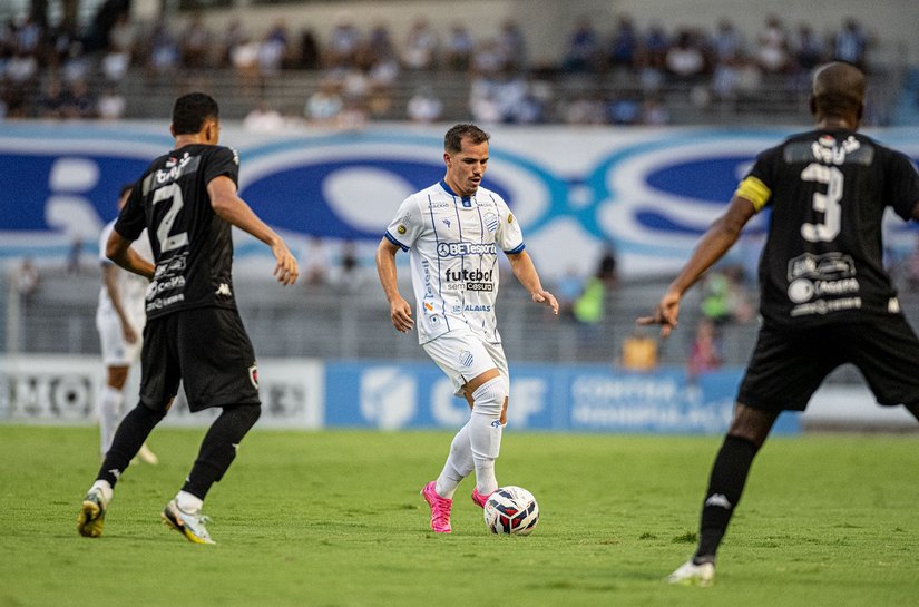 CSA marca nos acréscimos, vence o Botafogo-PB por 2 a 1 e entra no G-8