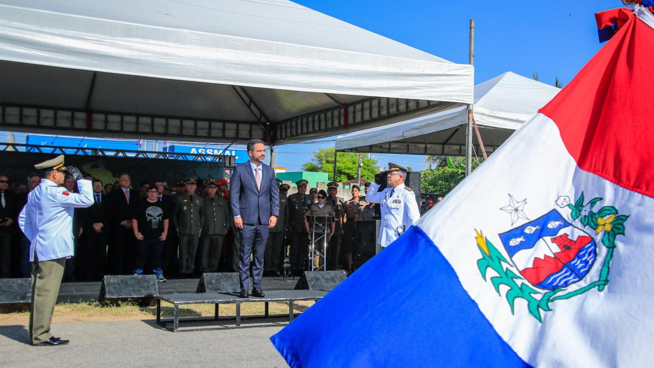 Governador sanciona lei que fixa efetivos militares e fortalece ações de combate à violência no Estado