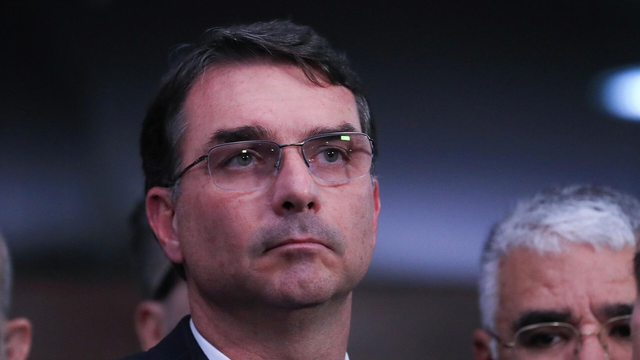 Flávio Bolsonaro promete criar 500 mil vagas em presídios e zerar déficit carcerário em 4 anos