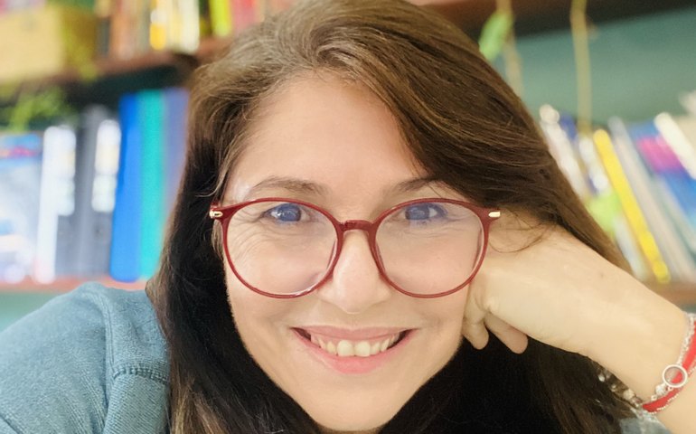 Em “O vôo das libélulas e outros contos inflamáveis”, Kênia Marangão entrelaça cotidiano bruto, fantasia e personagens em transformação