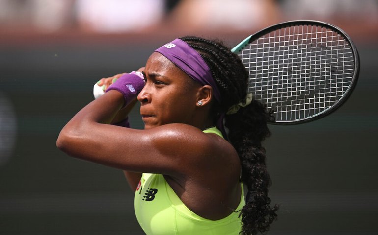 Gauff continua firme na defesa do título do US Open ao buscar virada diante de ucraniana