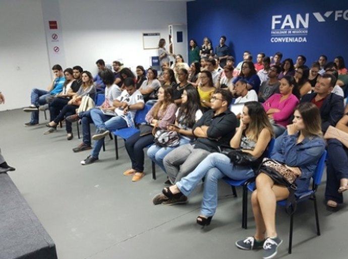 Juventude Empreendedora é apresentado a alunos da Faculdade de Negócios
