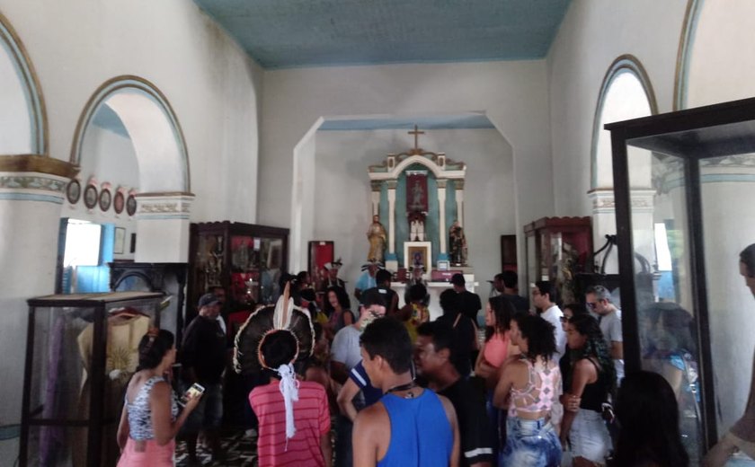 Indígenas protestam no Museu Xucurús pela permanência do acervo na Igreja do Rosário