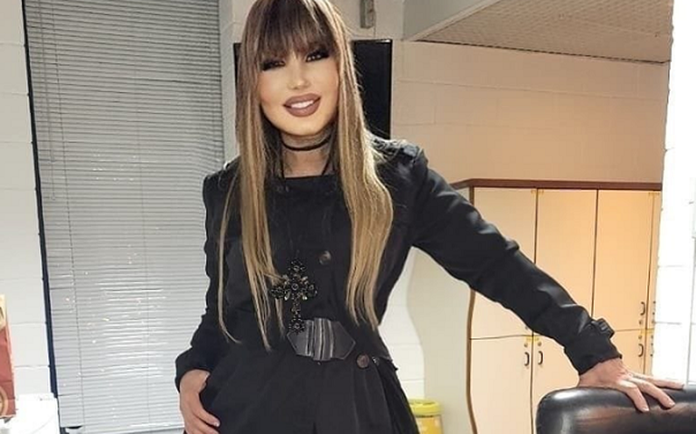 Fenômeno dos anos 80, Rosana sobe single empoderado